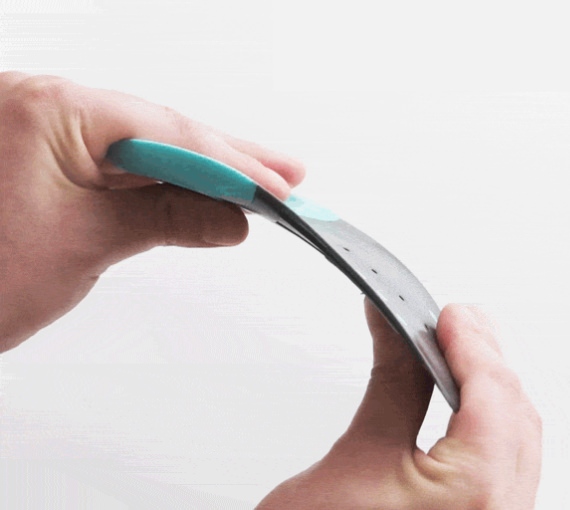 硬くないと足を補正できない