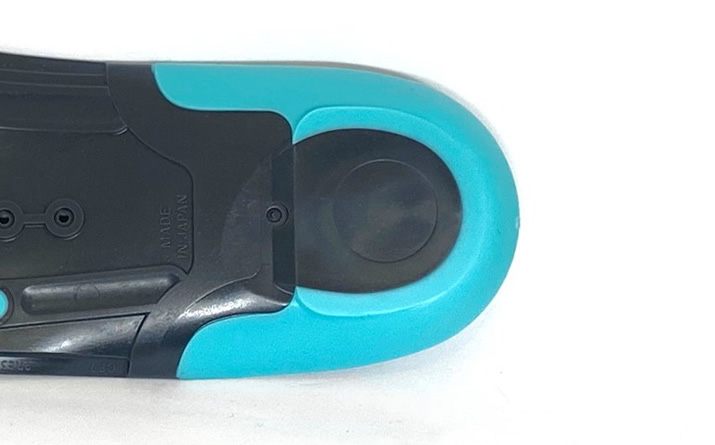 カカト部の立体構造